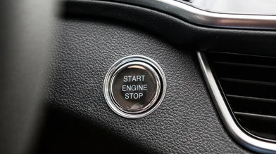 7-11 Zotye-Coupa-knopka-zapuska-dvigatelya.webp