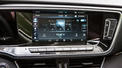 7-13 Zotye-Coupa-displej.webp