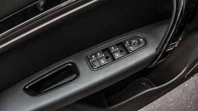 8 Zotye-Coupa-steklopodemniki.webp